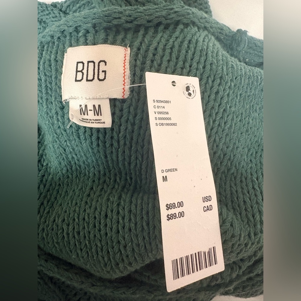 NWT Urban Outfitters BDG Skylar Oversized Cable Knit Pullover Sweater. Size Med - Picture 7 of 8